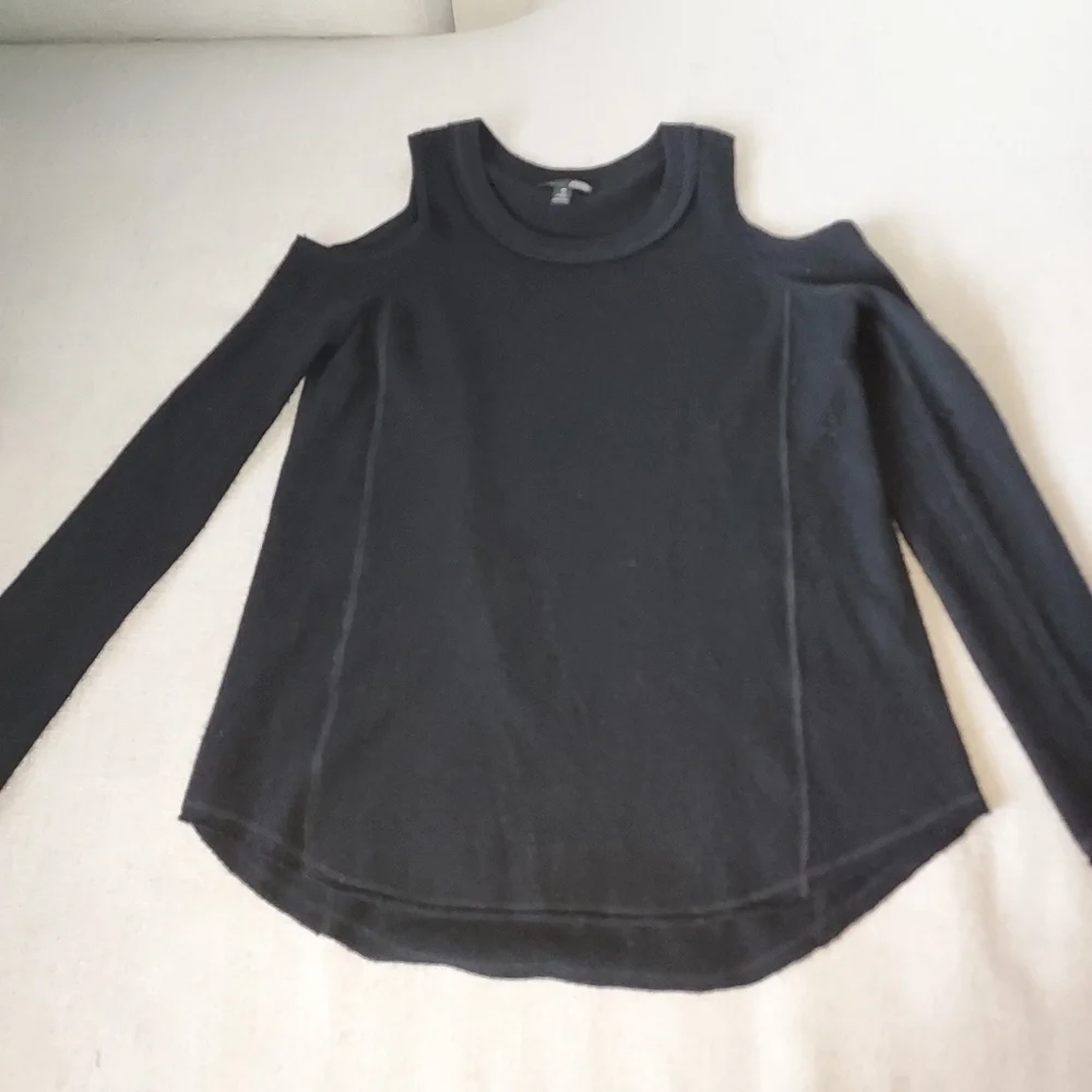 AQUA 100%  Cashmere Cold Shoulder Sweater